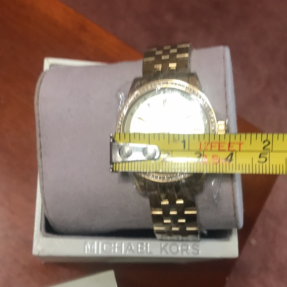 Micheal Kors  NEW gold watch with no tags - Picture 13 of 15